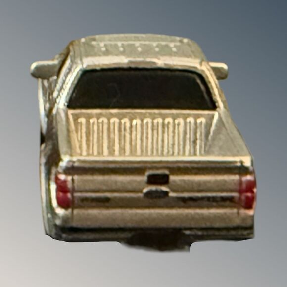 Maisto Ford F-150 SVT Raptor Pickup Silver Blue Detailing 1:64 - Picture 5 of 7